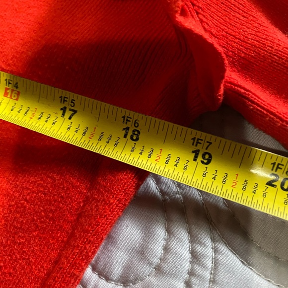 Du Jour sz L Bold Red Sweater Top, Ruffle Sleeve, Feminine b2-24 - Picture 8 of 9